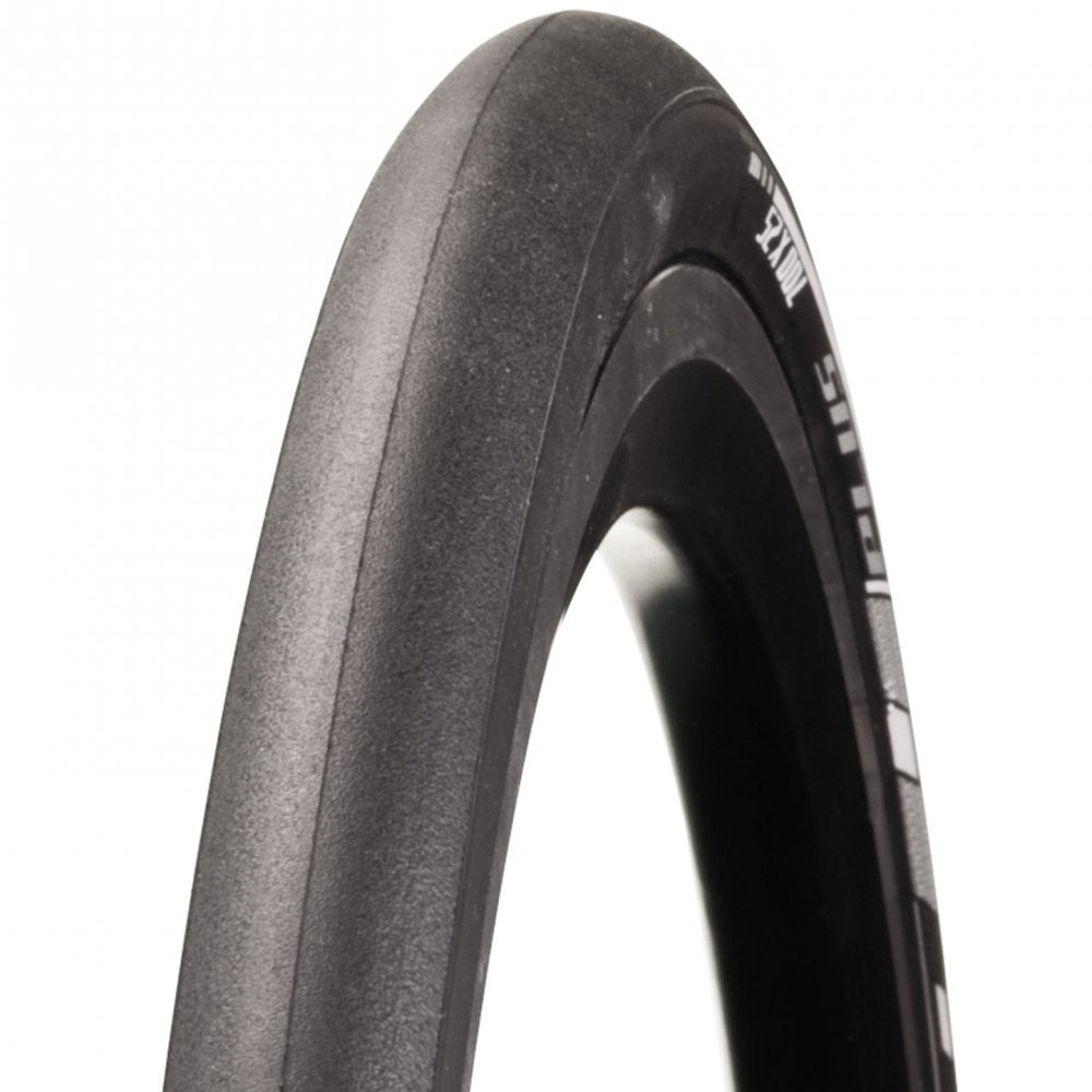 R3 700c x 26c tire